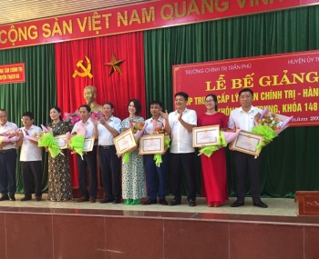 Bế giảng lớp F1688vip được xếp hạng cao nhất - hành chính khóa 148 huyện Thạch Hà