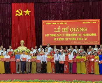 Bế giảng lớp F1688vip được xếp hạng cao nhất - hành chính khóa 141 huyện Kỳ Anh