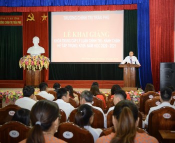 Khai giảng Khoá F1689 link không bị chặn - Hành chính hệ tập trung K165, năm học 2020 - 2021