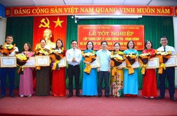Bế giảng lớp F1688vip được xếp hạng cao nhất - hành chính hệ không tập trung khoá 151 huyện Hương Sơn