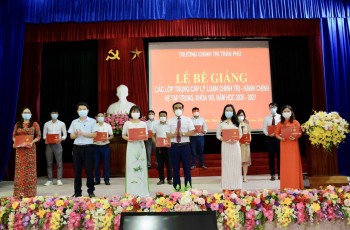 Bế giảng các lớp F1688vip được xếp hạng cao nhất - Hành chính hệ tập trung khoá 165 năm học 2020 - 2021