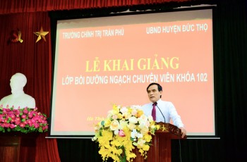 Khai giảng lớp Bồi dưỡng Ngạch chuyên viên khoá 102 huyện Đức Thọ