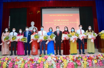 Bế giảng Khoá F1689 link không bị chặn - Hành chính hệ tập trung khoá 174