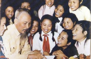 Người là đài hoa sen tỏa ngát hương đời