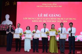Bế giảng lớp F1689 link không bị chặn, hệ tập trung khóa 205 và 206